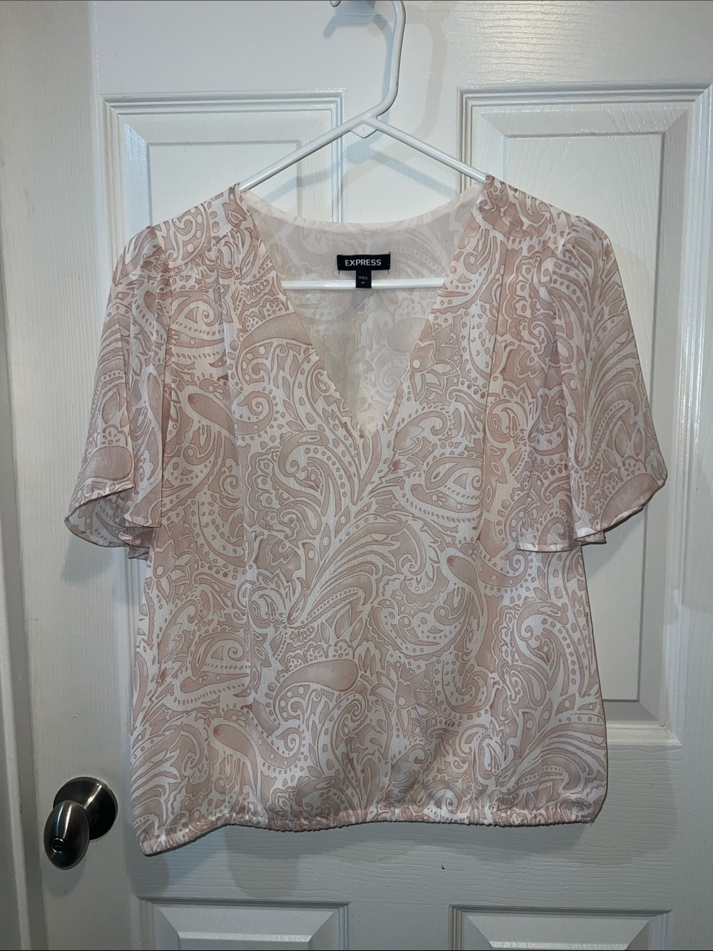 Express Women's Cream Paisley V-Neck Flutter Sleeve Blouse